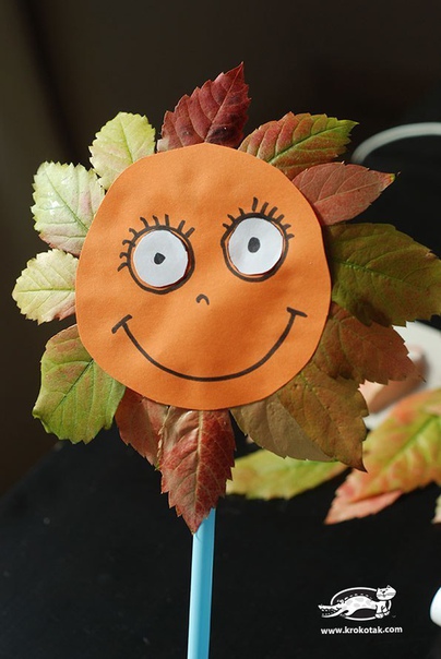 Цветы из осенних листьев Цветы из осенних листьев