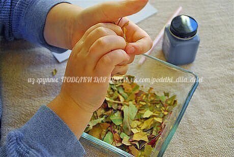 Аппликация "дерево" из крошки сухих листьев Аппликация "дерево" из крошки сухих листьев