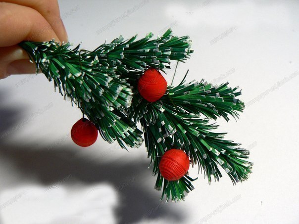 Новогодняя веточка из бумаги Новогодняя веточка из бумаги