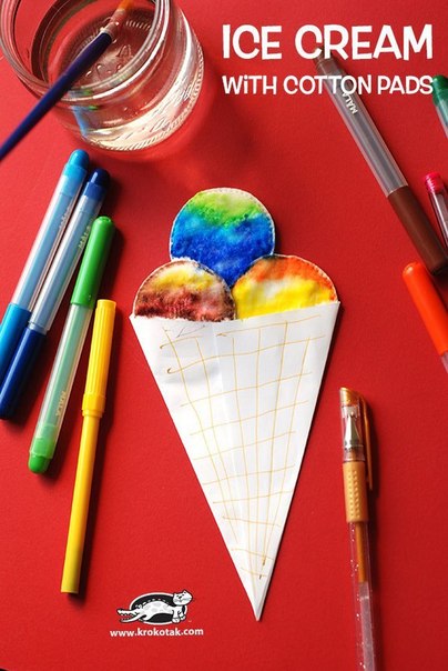 Мороженое из бумаги и ватных дисков