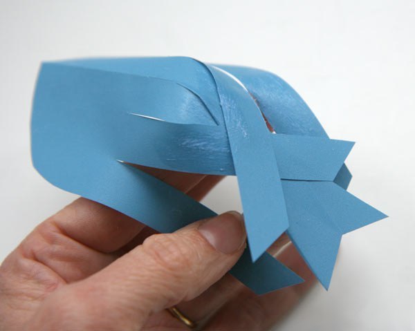 Поделки из бумаги. такими объемными рыбками из бумаги можно украсить аппликацию на морскую тему. как
