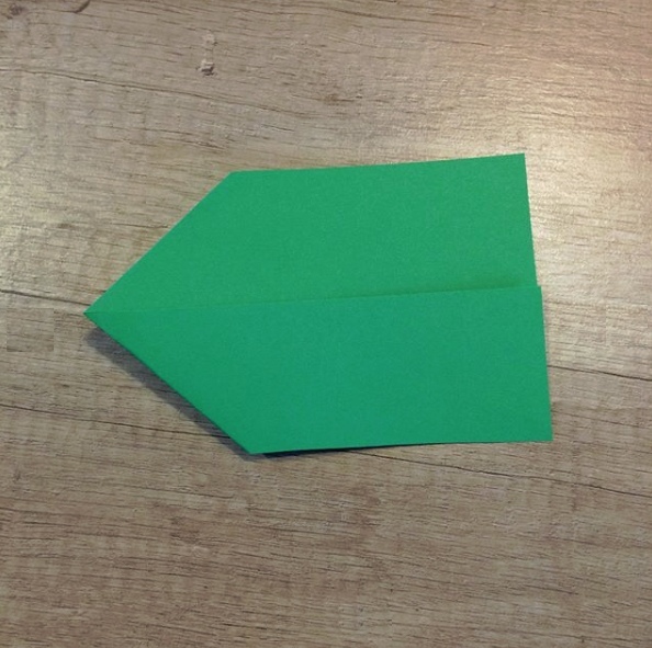 Поделки из бумаги. рыбка-закладка, сделанная из полоски бумаги. подробный мастер класс по изготовлен