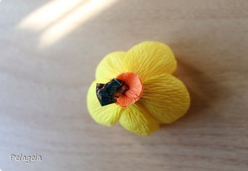 Нарциссы из гофрированной бумаги !