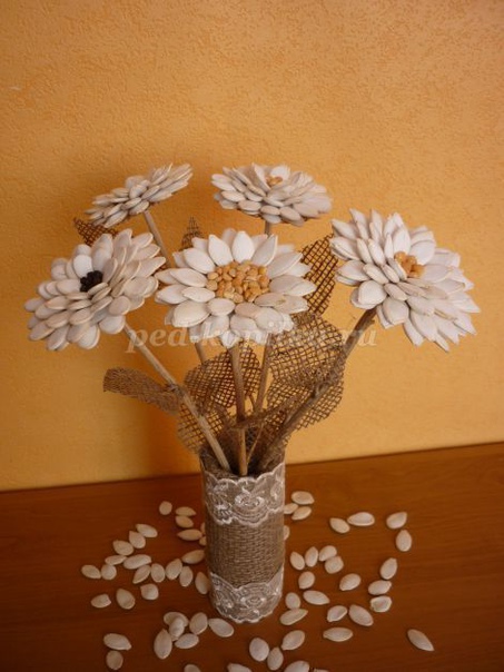 Мастерим с детьми. поделки из тыквенных семечек.