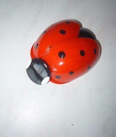 Божьи коровки из пластиковых ложек Божьи коровки из пластиковых ложек