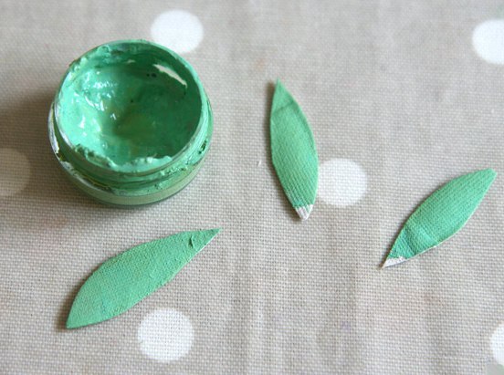 поделки для детей. из картонной упаковки от яиц, одноразовой тарелки и декоративных помпонов можно поделки для детей. из картонной упаковки от яиц, одноразовой тарелки и декоративных помпонов можно