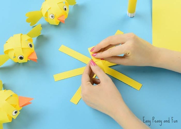 Цыплята из бумажных полосок