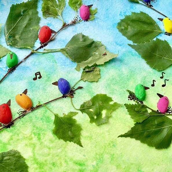 Поделки из природного материала. птички-фисташки запели весеннюю песенку на березе.