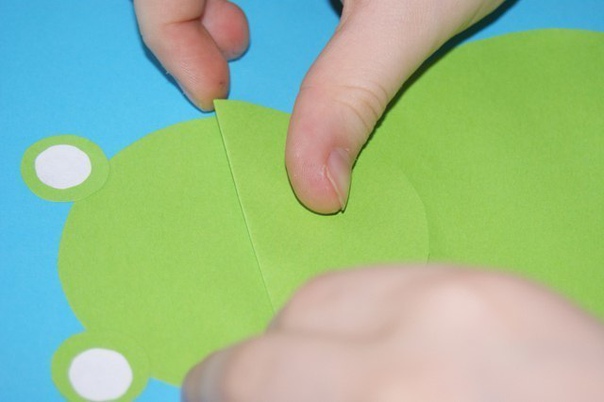 Аппликация из кружочков &laquo;лягушонок&raquo;