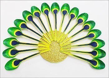 Павлин из пластиковых ложек и ватных палочек Павлин из пластиковых ложек и ватных палочек