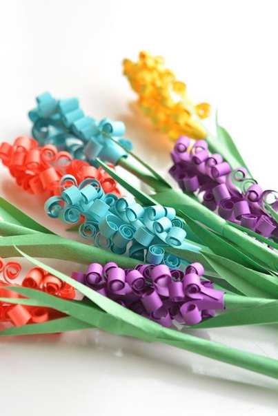 Поделки вместе с детьми: создаём весенние цветочки из бумаги Поделки вместе с детьми: создаём весенние цветочки из бумаги