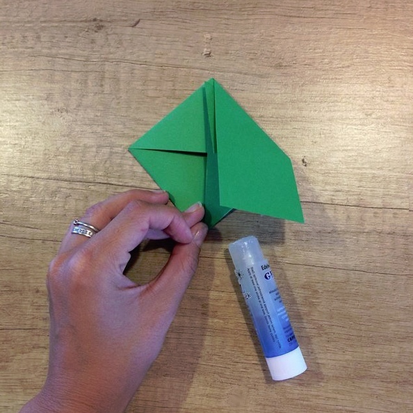 Поделки из бумаги. рыбка-закладка, сделанная из полоски бумаги. подробный мастер класс по изготовлен