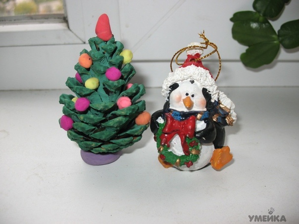 Ёлочки из шишек Ёлочки из шишек