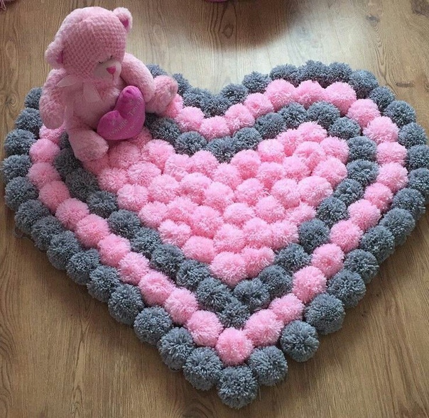 Коврик из помпонов Коврик из помпонов