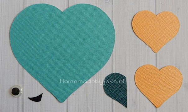 Творческое занятие для малышей "аппликация из сердечек"