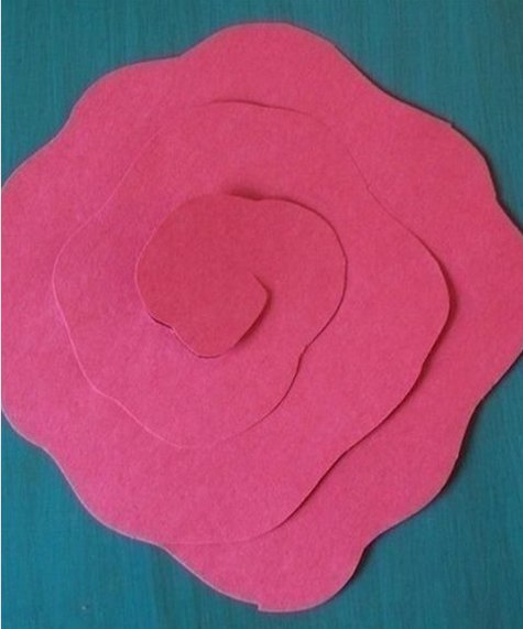 Простой способ сделать розочки из бумаги.