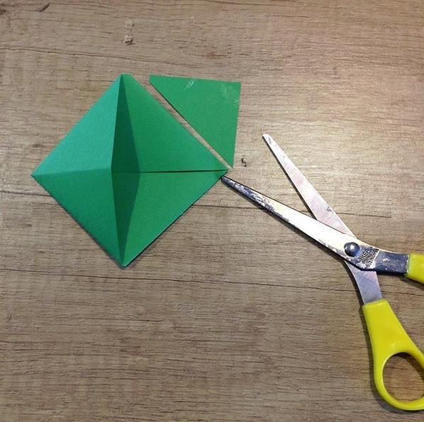 Поделки из бумаги. Рыбка-закладка