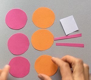 Гусеница из бумажных кружков Гусеница из бумажных кружков