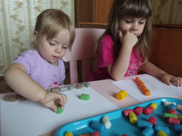 Конструктор из кукурузных палочек .