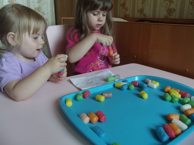 Конструктор из кукурузных палочек .