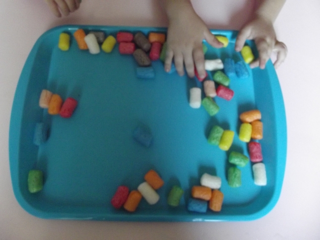 Конструктор из кукурузных палочек .