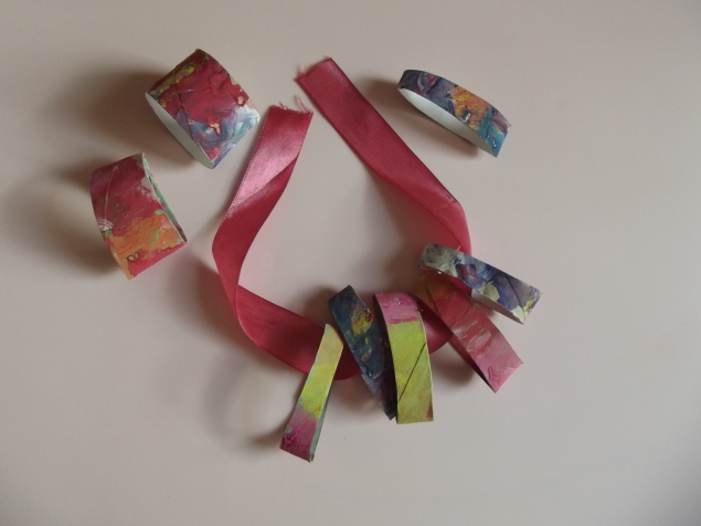 Ожерелье из рулончика ! Ожерелье из рулончика !