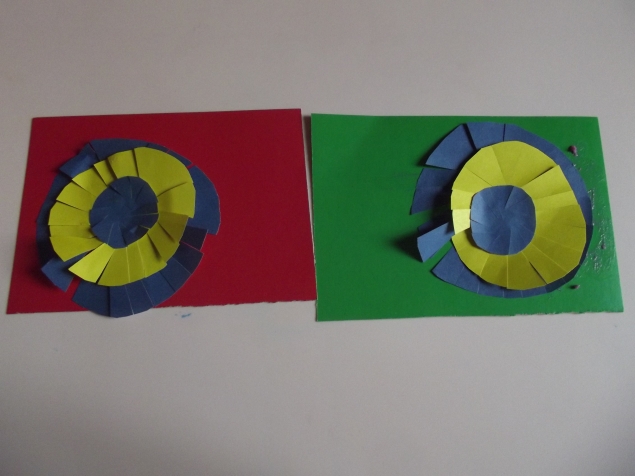 Аппликация " Цветочки с бахромой ". Аппликация " Цветочки с бахромой ".