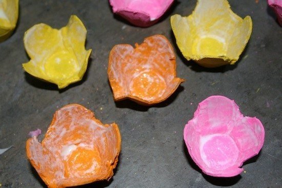 Картина из яичных ячеек . Картина из яичных ячеек .