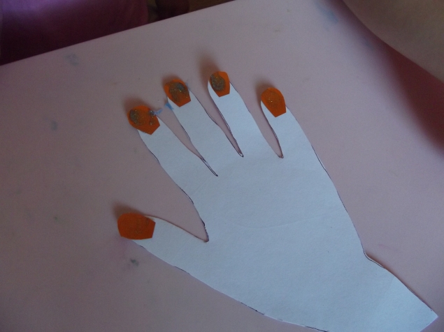 Занимательный маникюр !