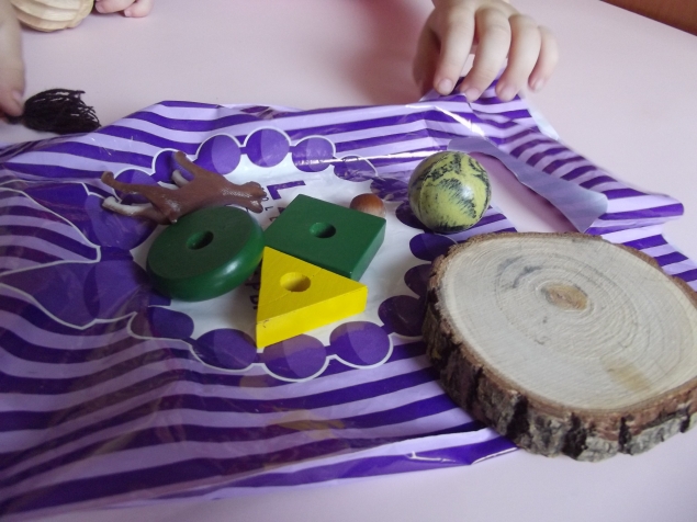 Игра " Волшебный мешочек " .