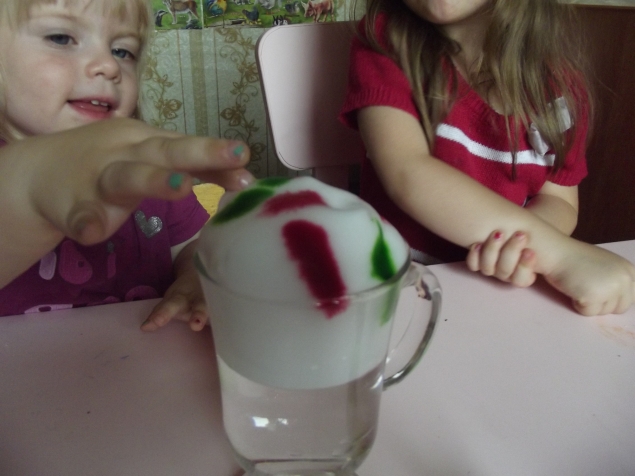 Опыт " Дождик в стакане " . Опыт " Дождик в стакане " .