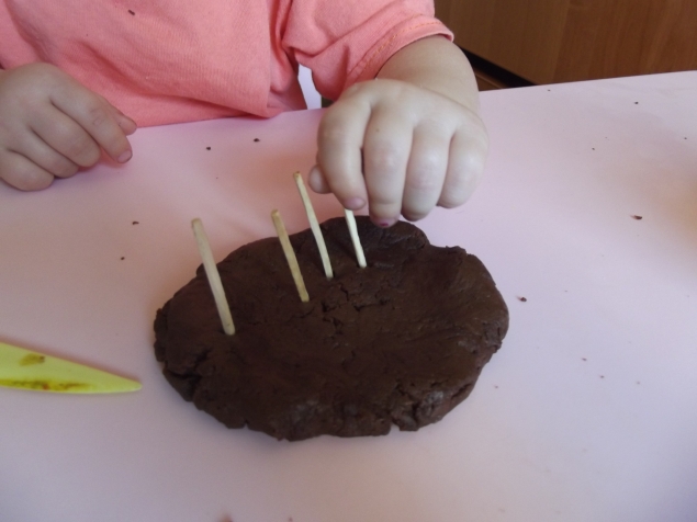 Игры с пластилином .