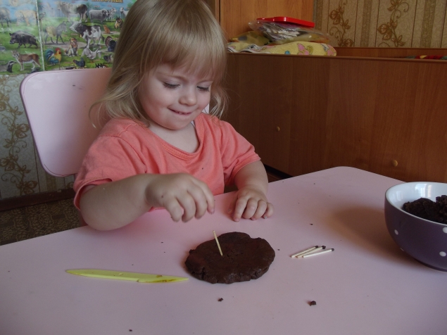 Игры с пластилином .