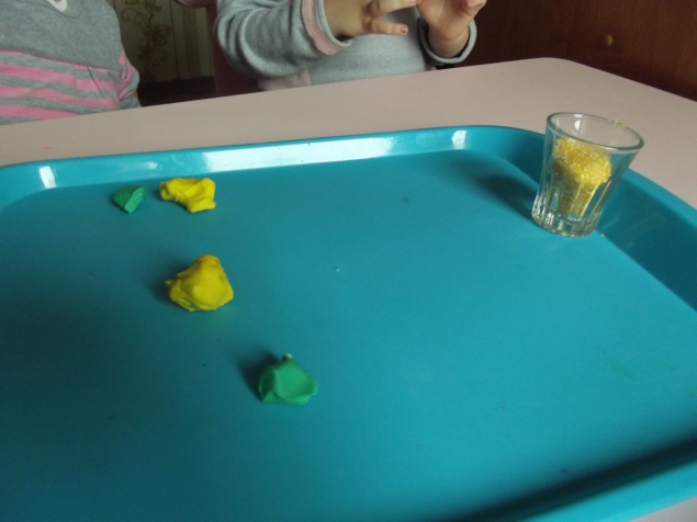 Лепим кукурузу . Лепим кукурузу .