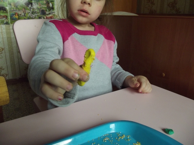 Лепим кукурузу . Лепим кукурузу .