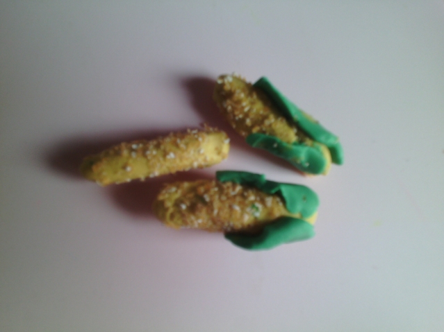 Лепим кукурузу . Лепим кукурузу .