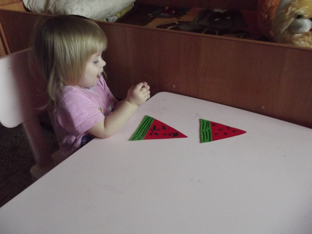 Аппликация " Арбузные дольки ". Аппликация " Арбузные дольки ".