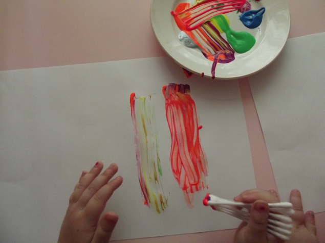 Рисуем ватными палочками .. Рисуем ватными палочками ..