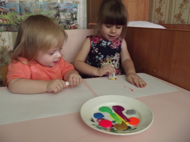 Рисуем ватными палочками .. Рисуем ватными палочками ..