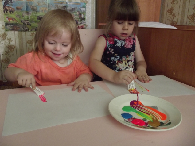 Рисуем ватными палочками .. Рисуем ватными палочками ..