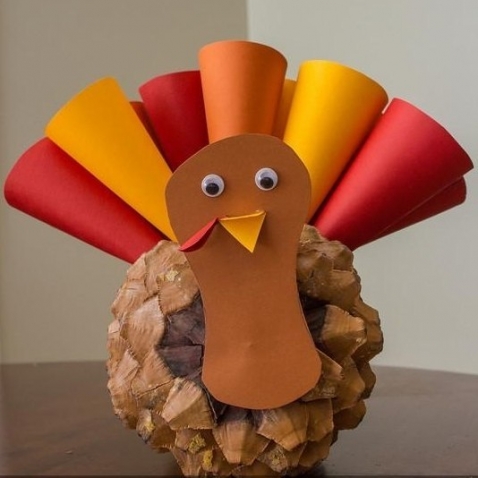 Поделки из шишек . Поделки из шишек .