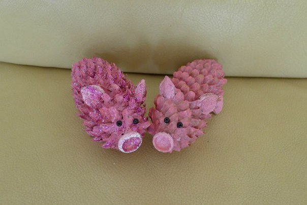 Поделки из шишек . Поделки из шишек .