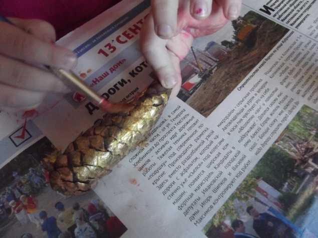 Раскрашиваем шишки .