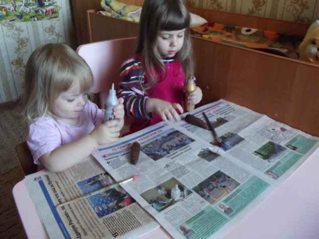 Раскрашиваем шишки .