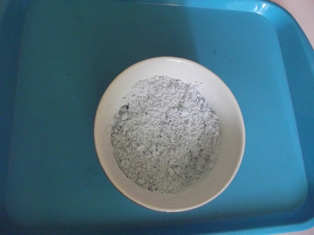 Делаем " лунный песок " . Делаем " лунный песок " .