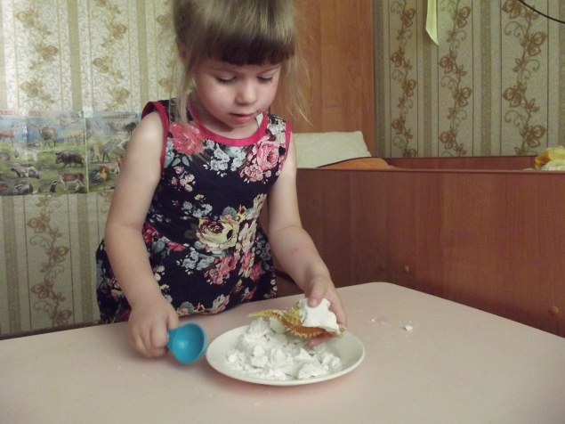 Динозавр в яйце . Динозавр в яйце .