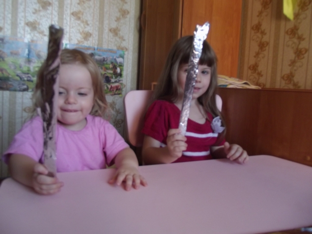 Короны из фольги . Короны из фольги .