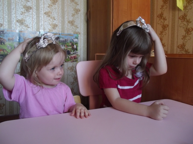 Короны из фольги . Короны из фольги .