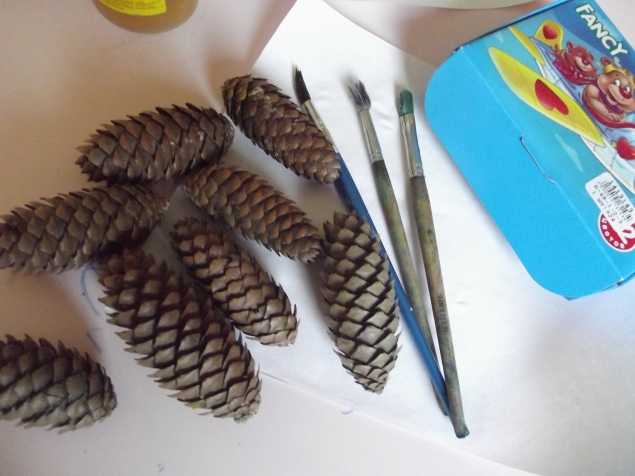 Венок из шишек .