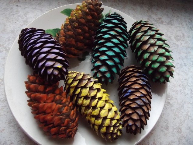 Венок из шишек .